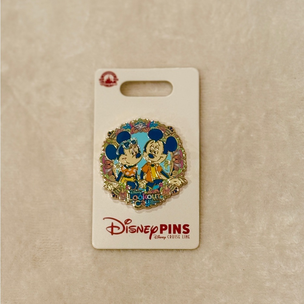 NWT Cruise–Disney’s Private Island Lookout Cay Mickey Minnie Collectible Pin